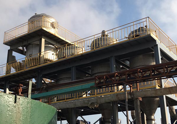 四效蒸發(fā)結(jié)晶系統(tǒng)項(xiàng)目安裝現(xiàn)場 四效蒸發(fā)結(jié)晶系統(tǒng)項(xiàng)目安裝現(xiàn)場